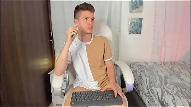 Snapshot of ThiagooJames chatting on September 26, 3:26 am ThiagooJames online show from September 26, 3:26 am
