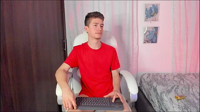 Snapshot of ThiagooJames chatting on October 6, 1:54 am ThiagooJames online show from October 6, 1:54 am