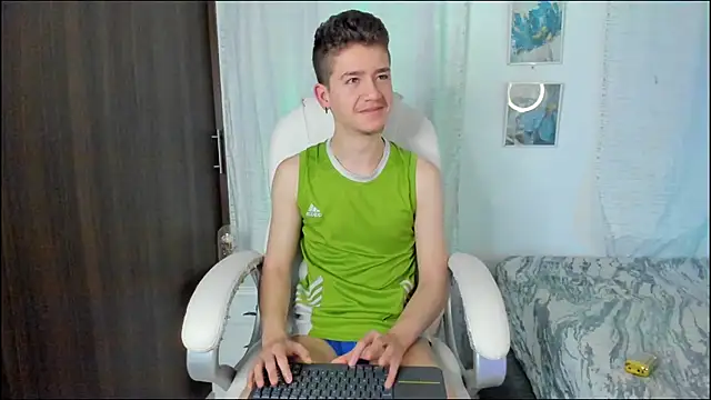 Snapshot of ThiagooJames chatting on October 2, 5:22 am ThiagooJames online show from October 2, 5:22 am
