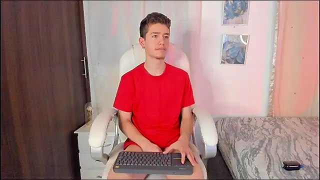 Snapshot of ThiagooJames chatting on October 12, 2:49 am ThiagooJames online show from October 12, 2:49 am