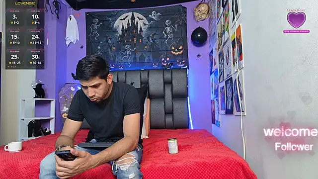 Snapshot of ashtoncooperr chatting on October 20, 7:51 pm ashtoncooperr online show from October 20, 7:51 pm