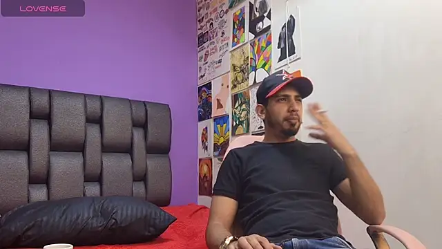 Snapshot of ashtoncooperr chatting on October 14, 6:59 pm ashtoncooperr online show from October 14, 6:59 pm