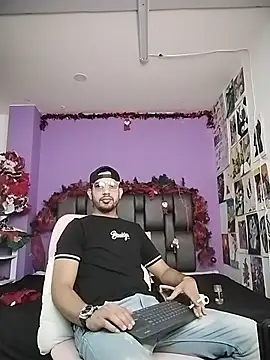 ashtoncooperr online show from December 21, 4:59 pm