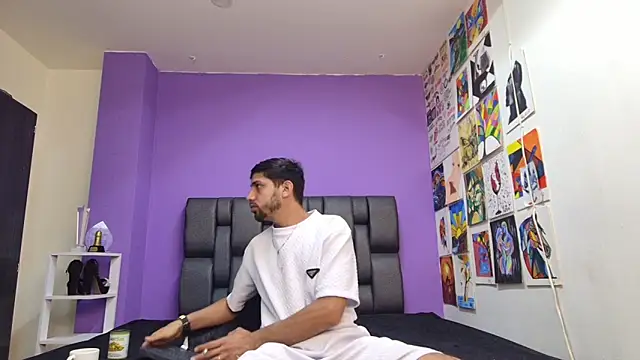 Snapshot of ashtoncooperr chatting on October 17, 7:29 pm ashtoncooperr online show from October 17, 7:29 pm