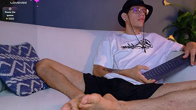 Snapshot of david_huge chatting on September 11, 8:35 am david huge online show from September 11, 8:35 am