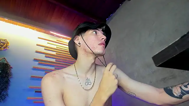 Snapshot of david_huge chatting on October 27, 1:46 pm david huge online show from October 27, 1:46 pm