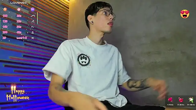 Snapshot of david_huge chatting on October 20, 1:26 pm david huge online show from October 20, 1:26 pm