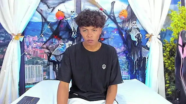 MilthonDelis online show from October 22, 3:43 am