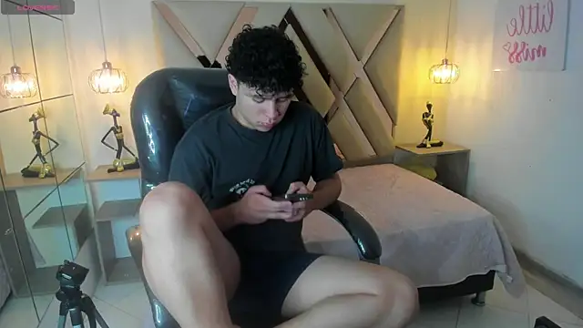 BenjaminBottonn online show from October 1, 8:13 pm