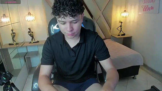 BenjaminBottonn online show from September 25, 7:35 pm