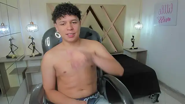 BenjaminBottonn online show from October 7, 8:46 pm