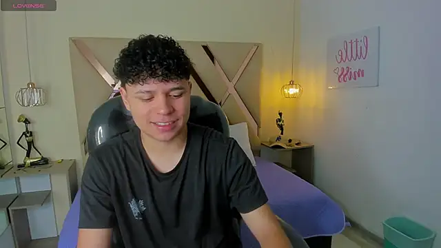 BenjaminBottonn online show from November 2, 7:40 pm