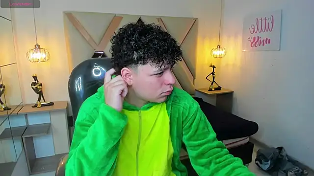 BenjaminBottonn online show from September 23, 8:19 pm