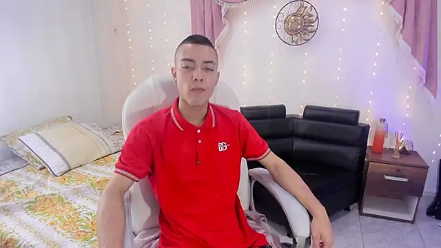 Snapshot of Dereck_Boy8 chatting on October 6, 8:24 pm Dereck Boy8 online show from October 6, 8:24 pm