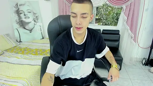 Snapshot of Dereck_Boy8 chatting on September 25, 7:13 pm Dereck Boy8 online show from September 25, 7:13 pm