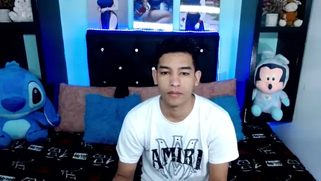 Snapshot of x_oliver_x chatting on October 9, 4:17 am x oliver x online show from October 9, 4:17 am
