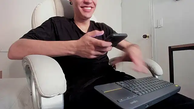 Snapshot of dark_sun302 chatting on September 16, 9:37 pm dark sun302 online show from September 16, 9:37 pm
