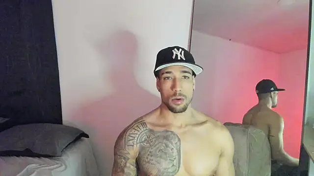 Snapshot of ThiagoLugo chatting on October 25, 2:46 am ThiagoLugo online show from October 25, 2:46 am