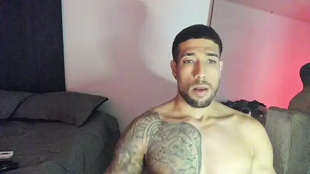 Snapshot of ThiagoLugo chatting on October 15, 5:04 am ThiagoLugo online show from October 15, 5:04 am