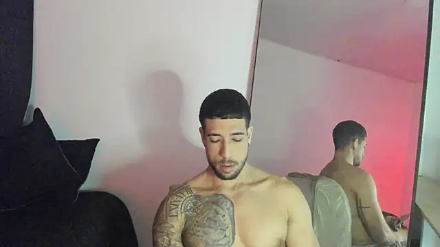 Snapshot of ThiagoLugo chatting on October 31, 7:45 am ThiagoLugo online show from October 31, 7:45 am