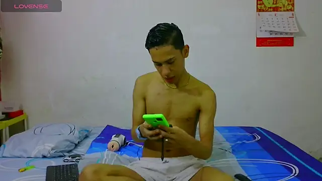 dylan apol0 online show from April 6, 2:19 am