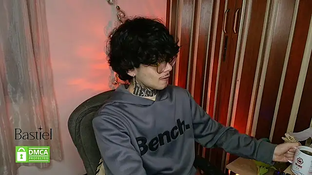 Snapshot of Mihail_leroy chatting on October 8, 3:11 am Mihail leroy online show from October 8, 3:11 am