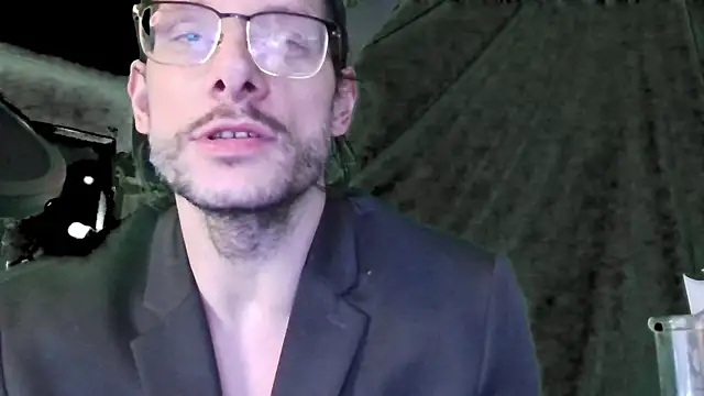 Snapshot of MasterDaddyCool chatting on October 22, 8:23 pm MasterDaddyCool online show from October 22, 8:23 pm