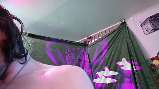 Snapshot of MasterDaddyCool chatting on October 18, 5:23 am MasterDaddyCool online show from October 18, 5:23 am