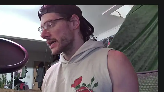 Snapshot of MasterDaddyCool chatting on October 25, 6:04 am MasterDaddyCool online show from October 25, 6:04 am