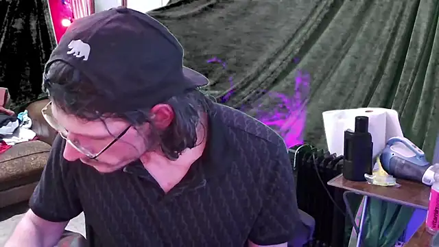 Snapshot of MasterDaddyCool chatting on October 14, 12:50 am MasterDaddyCool online show from October 14, 12:50 am