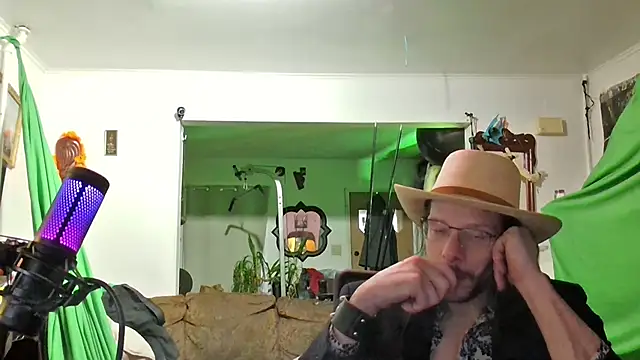 Snapshot of MasterDaddyCool chatting on October 30, 9:27 pm MasterDaddyCool online show from October 30, 9:27 pm