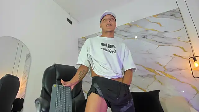 Snapshot of Ricky_Owens1 chatting on October 12, 2:22 pm Ricky Owens1 online show from October 12, 2:22 pm