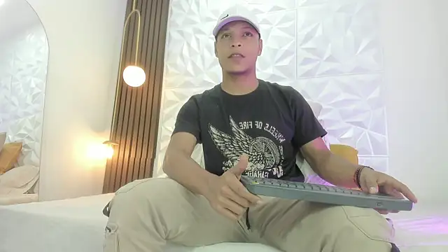 Snapshot of Ricky_Owens1 chatting on October 6, 1:27 pm Ricky Owens1 online show from October 6, 1:27 pm