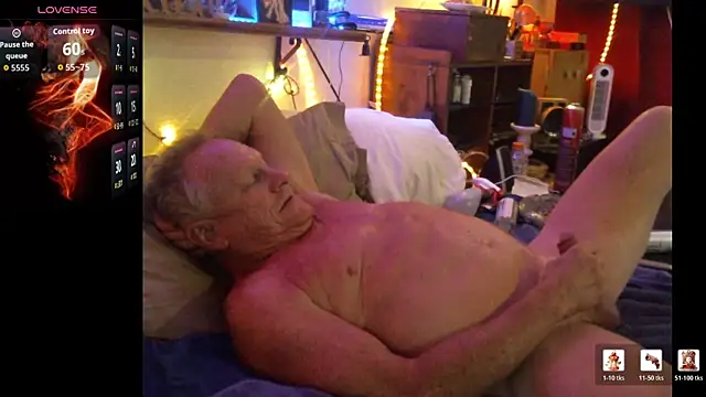 Pussyeat2please online show from May 7, 2:39 pm