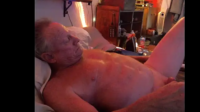 Snapshot of Pussyeat2please chatting on November 1, 4:44 pm Pussyeat2please online show from November 1, 4:44 pm