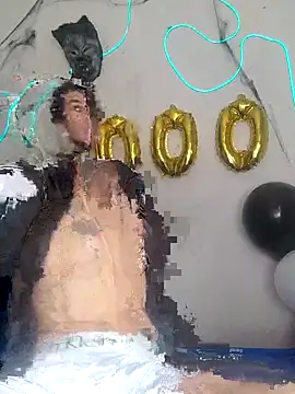 Snapshot of Tattoboy19cm chatting on October 25, 2:52 pm Tattoboy19cm online show from October 25, 2:52 pm