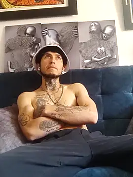 Snapshot of Tattoboy19cm chatting on October 28, 2:30 pm Tattoboy19cm online show from October 28, 2:30 pm