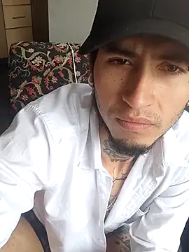 Snapshot of Tattoboy19cm chatting on September 12, 2:28 pm Tattoboy19cm online show from September 12, 2:28 pm