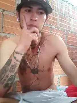 Snapshot of Tattoboy19cm chatting on October 29, 4:10 pm Tattoboy19cm online show from October 29, 4:10 pm