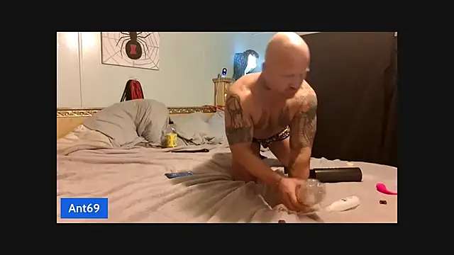 Snapshot of AntMeich6969 chatting on November 2, 1:21 am AntMeich6969 online show from November 2, 1:21 am