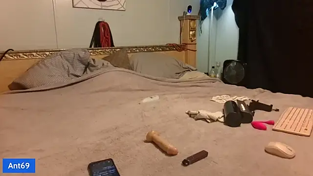 Snapshot of AntMeich6969 chatting on October 24, 9:33 am AntMeich6969 online show from October 24, 9:33 am