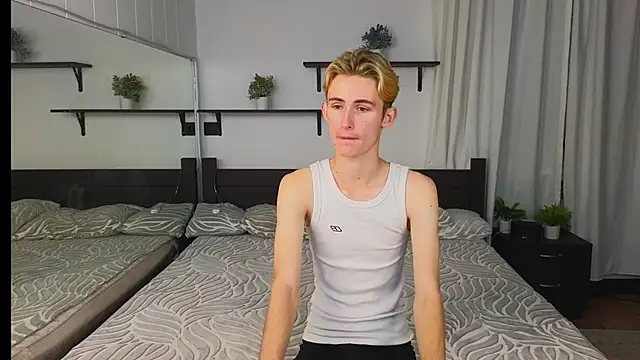 Snapshot of tommy_XXX chatting on September 23, 5:56 pm tommy XXX online show from September 23, 5:56 pm