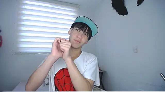Snapshot of lucky_stricke chatting on October 10, 8:56 pm lucky stricke online show from October 10, 8:56 pm
