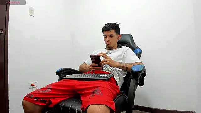 nextboywell1 online show from February 26, 7:15 pm