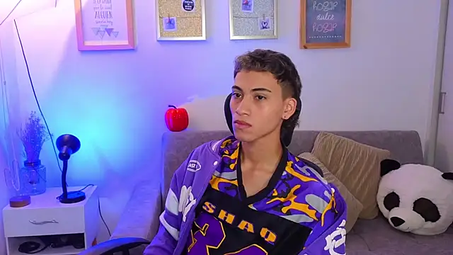 yulian vasquez online show from November 4, 1:01 pm