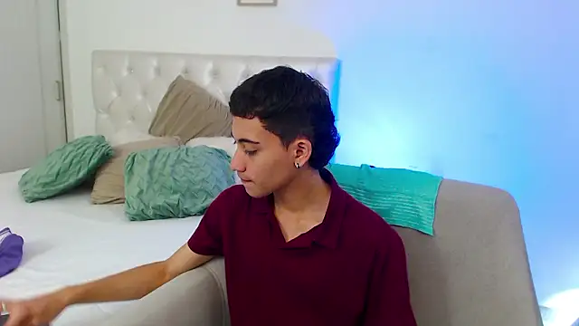 yulian vasquez online show from February 18, 7:44 pm