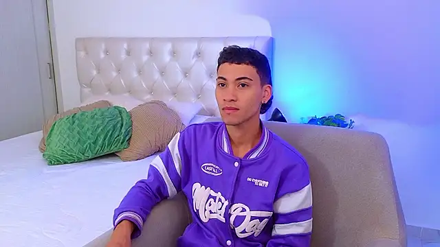 yulian vasquez online show from February 5, 12:23 pm