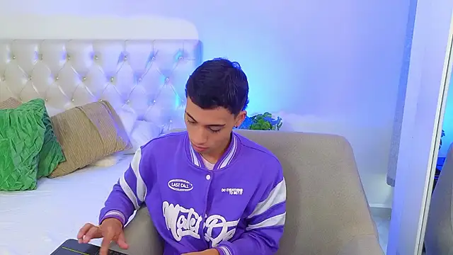 yulian vasquez online show from February 4, 12:22 pm