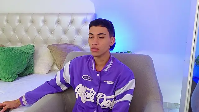 yulian vasquez online show from February 10, 12:43 pm