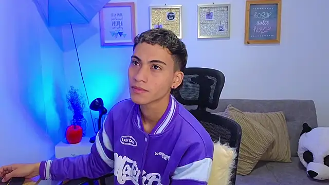 yulian vasquez online show from November 17, 1:25 pm